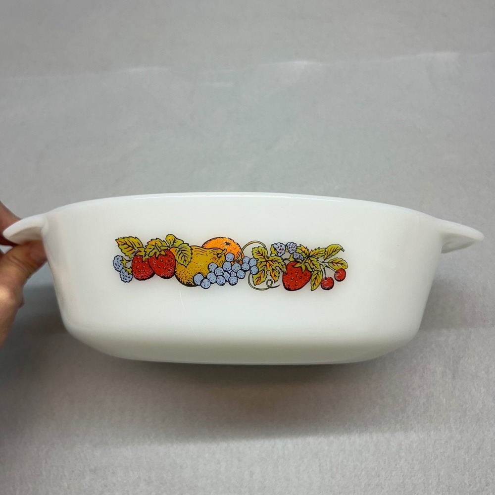 Anchor Hocking Fire King Fruit Harvest Milk Glass Casserole Dish 1.5 Qt 433 USA